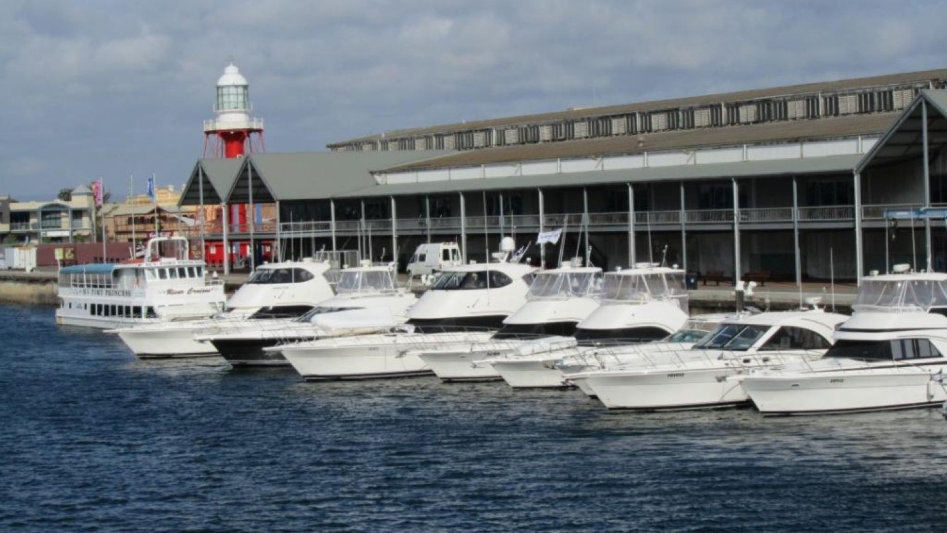 Перфектна акция на полиция морска охрана и финансови инспектори установи