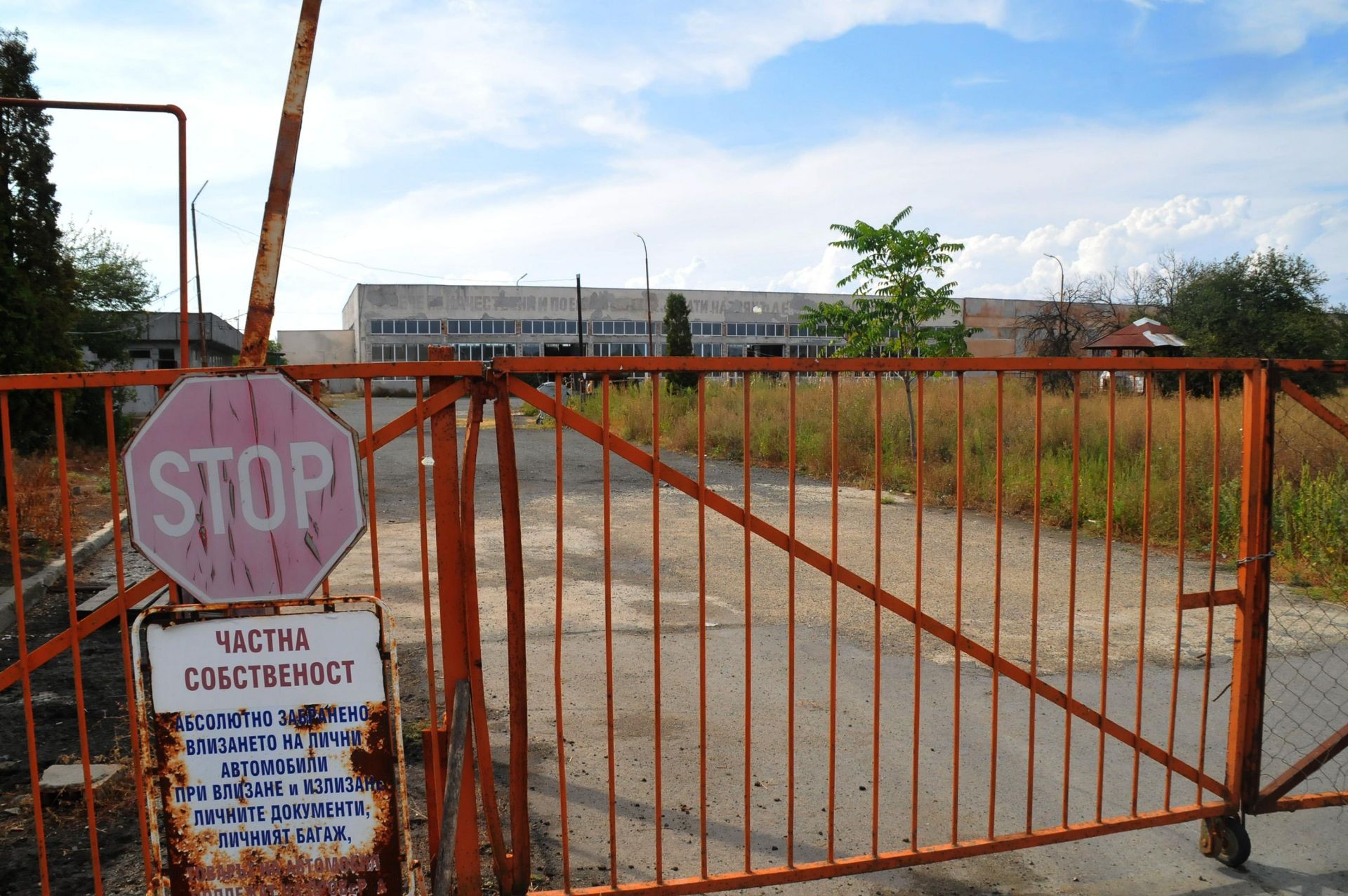 Определенията на Районния съд в Карнобат, с които се разрешава работата в затворените от митницата производства в Карнобат, не могат да се обжалват