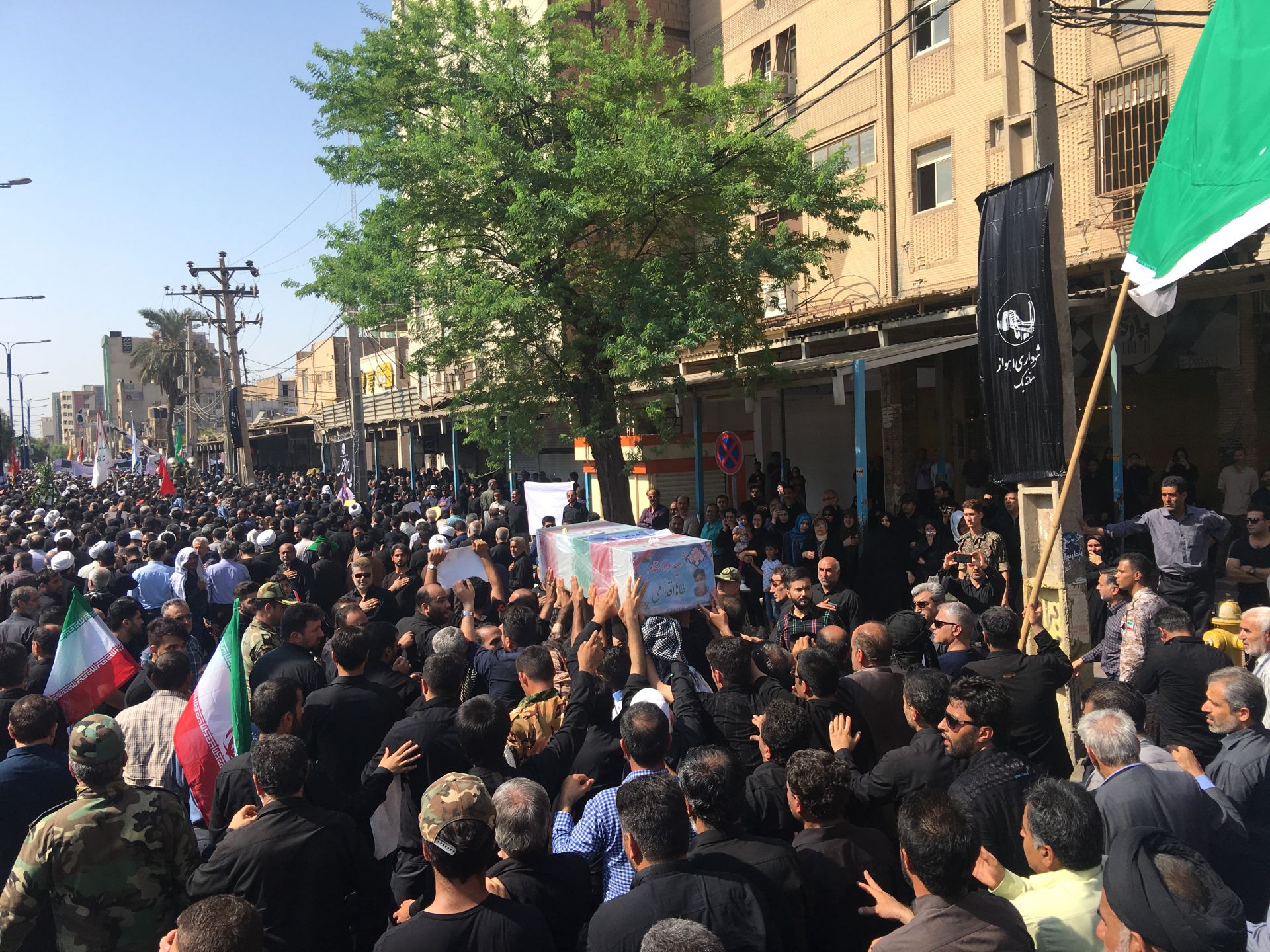 Иранските власти обявиха за днес ден на национален траур