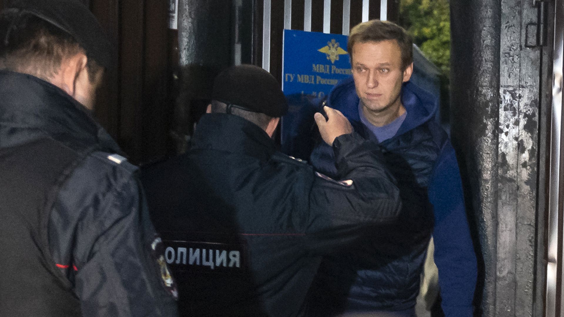 Навални арестуван на излизане от ареста