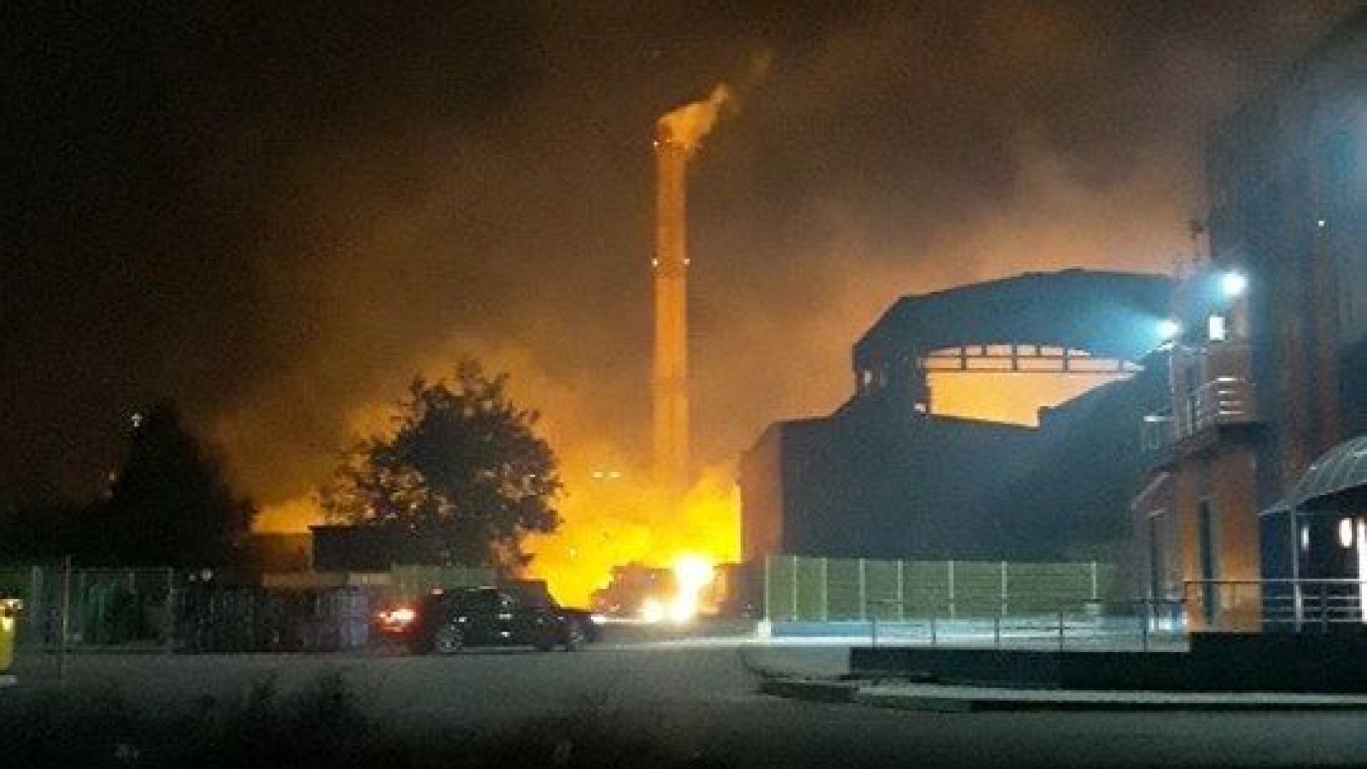 Пожарът в двора на ТЕЦ Сливен който пламна в понеделник вечерта