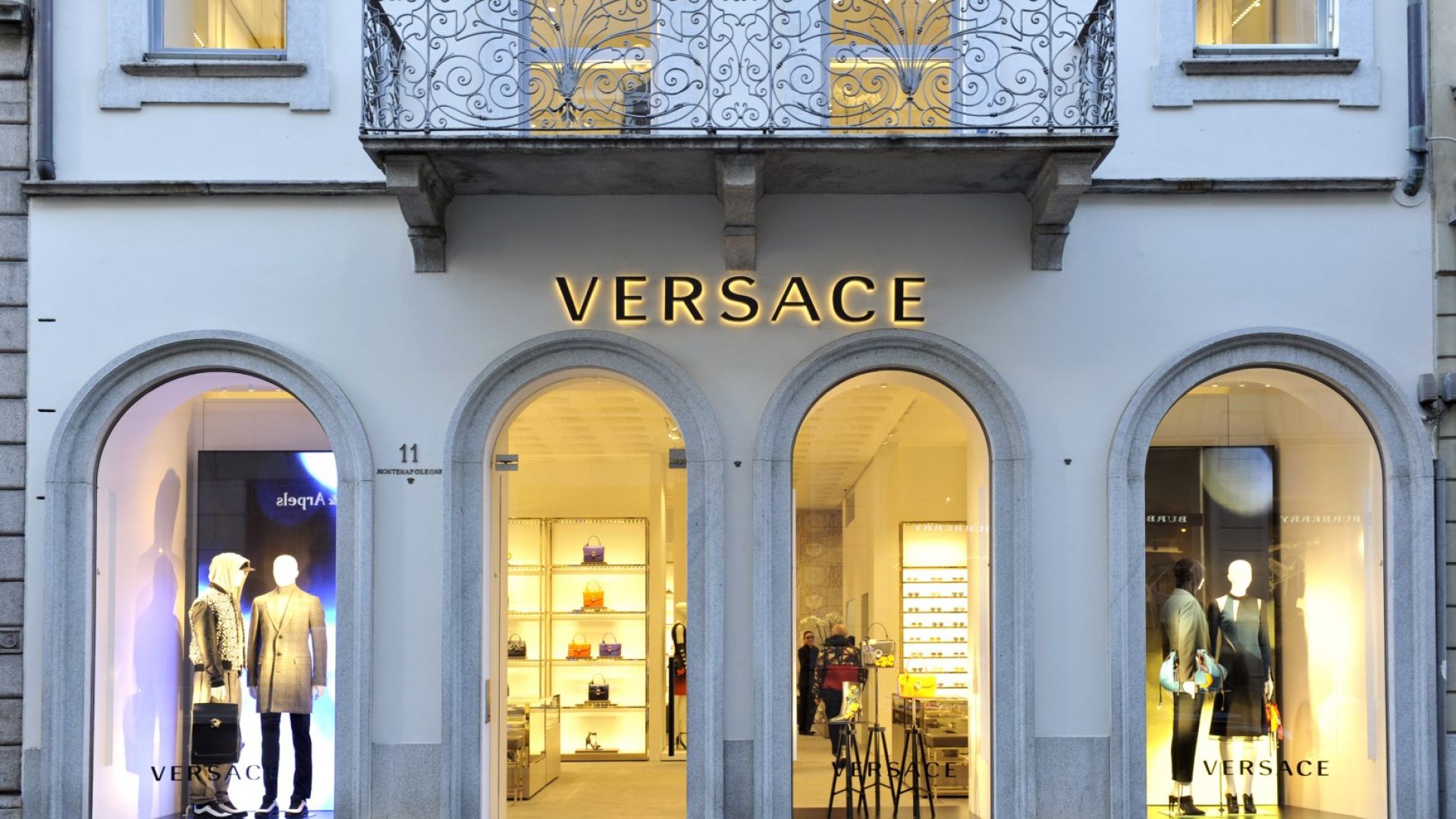 Michael Kors купува Versace за $2 млрд