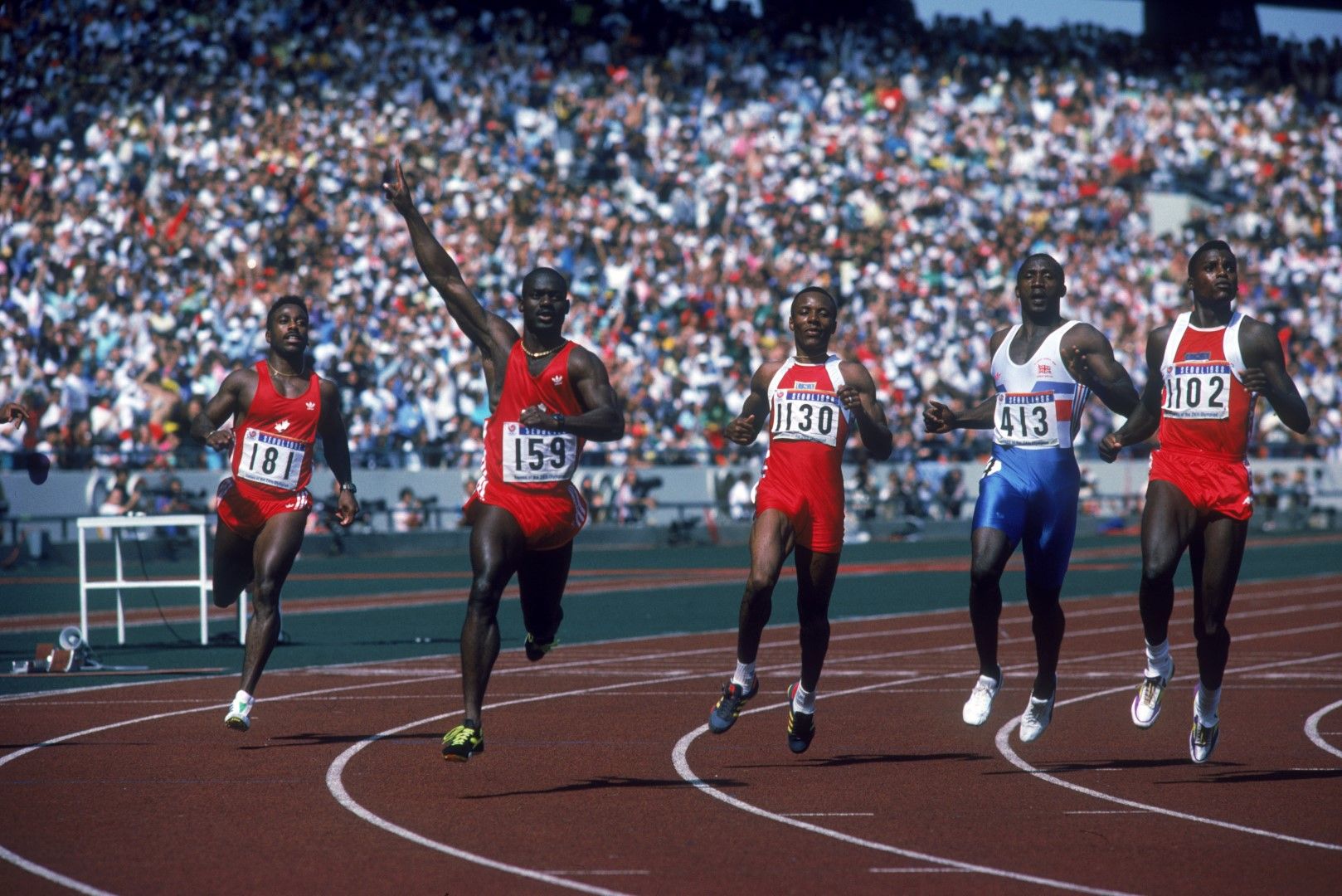 Скандалът на игрите бе бягането на 100 м, където Бен Джонсън разби конкуренцията с нов световен рекорд, но ден по-късно бе хванат с анаболни стероиди и дисквалифициран.