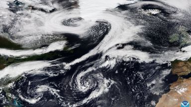 Супертайфун се колебае дали да удари Тайван или Япония