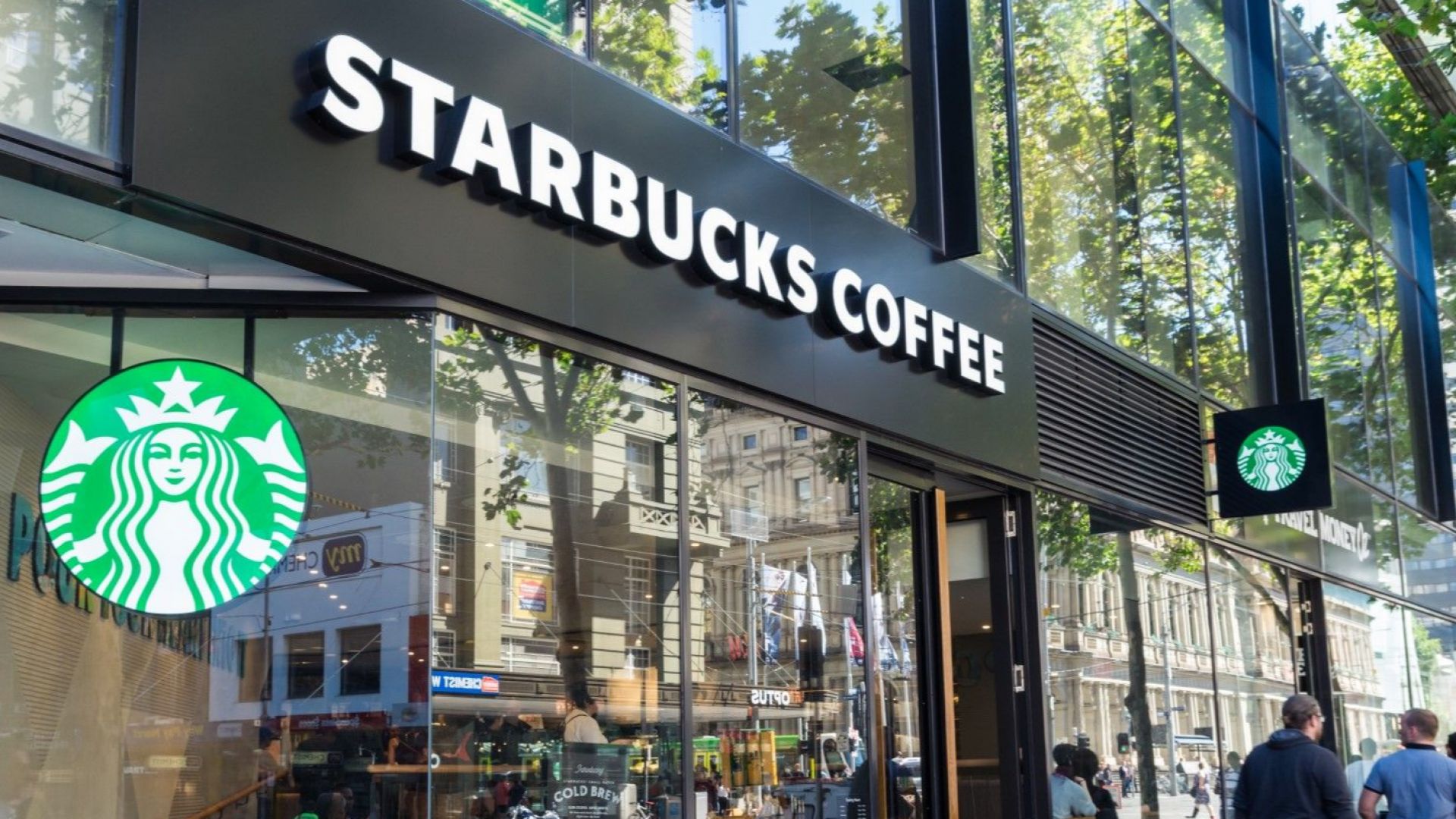 Кафе веригата Starbucks планира съкращаване на служители