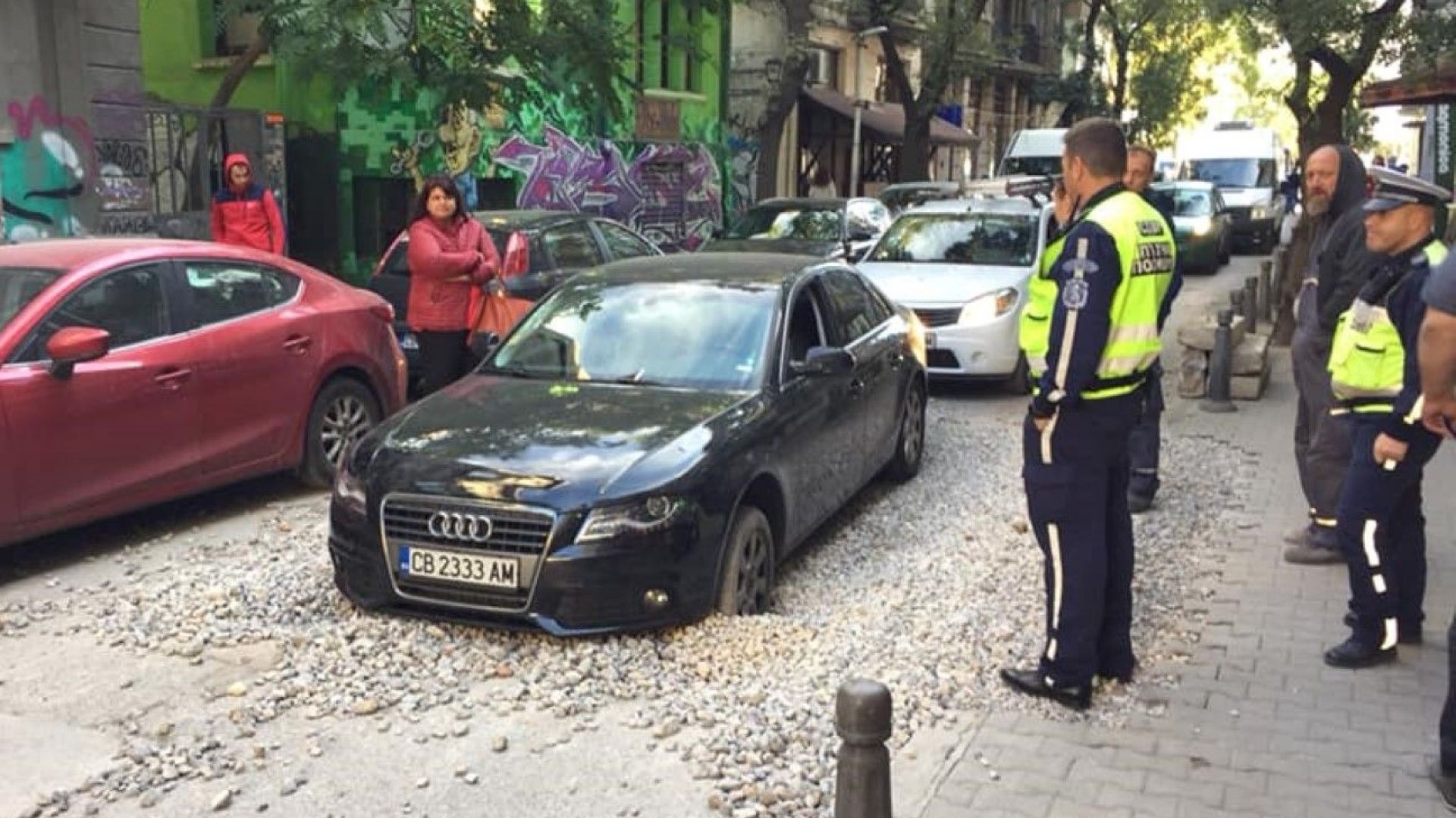 Ремонт на софийската улица 6 септември се оказа капан за