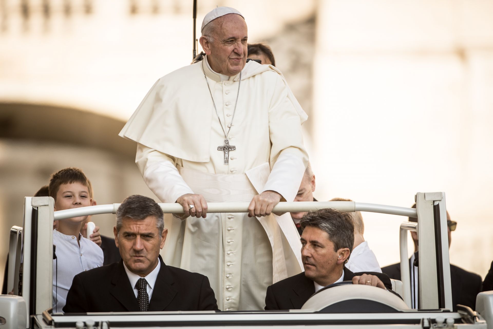 Папата призова да не се превръща Коледа в светско събитие