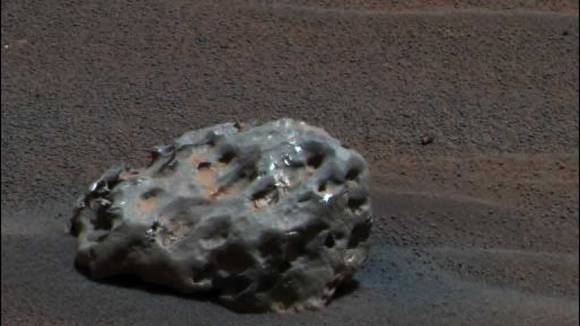 НАСА регистрира сблъсъка на 4 метеорита с Марс