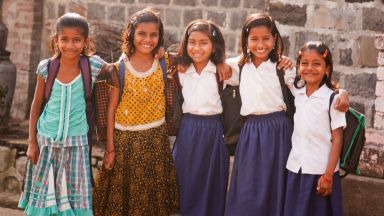 Макрон, Мей и Трюдо: Всички момичета да тръгнат на училище до 2030-а