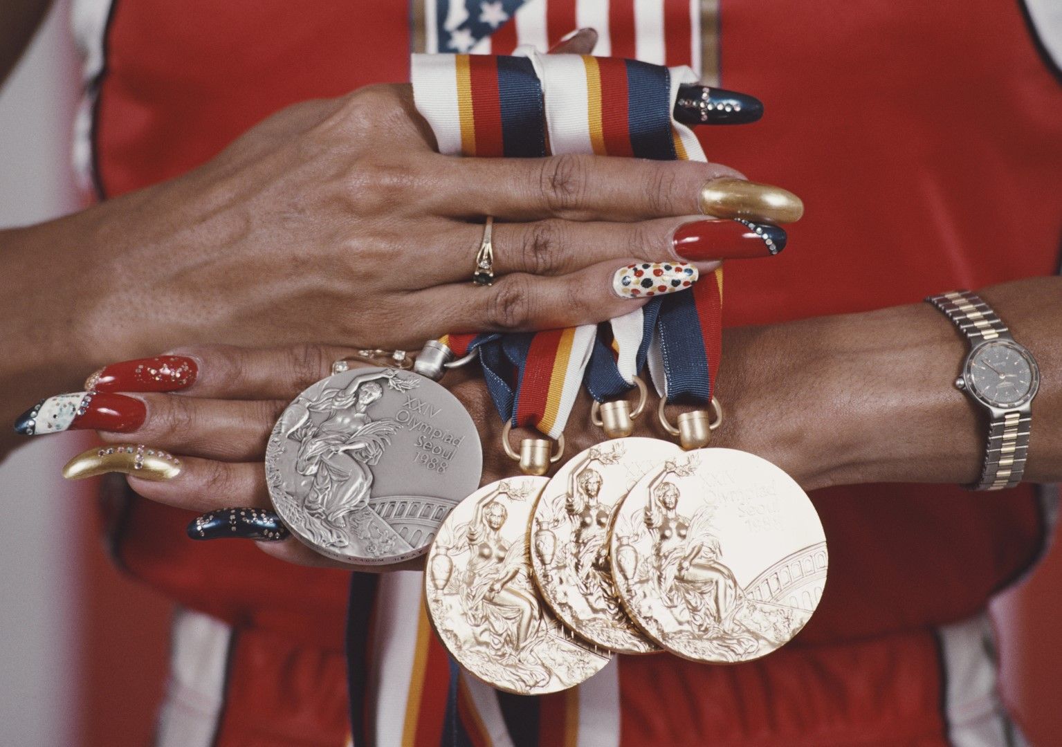 Извън българските емоции и големи постижения, това бе Олимпиадата на Флорънс Грифит Джойнър, спечелила три златни и бронзов медали.
