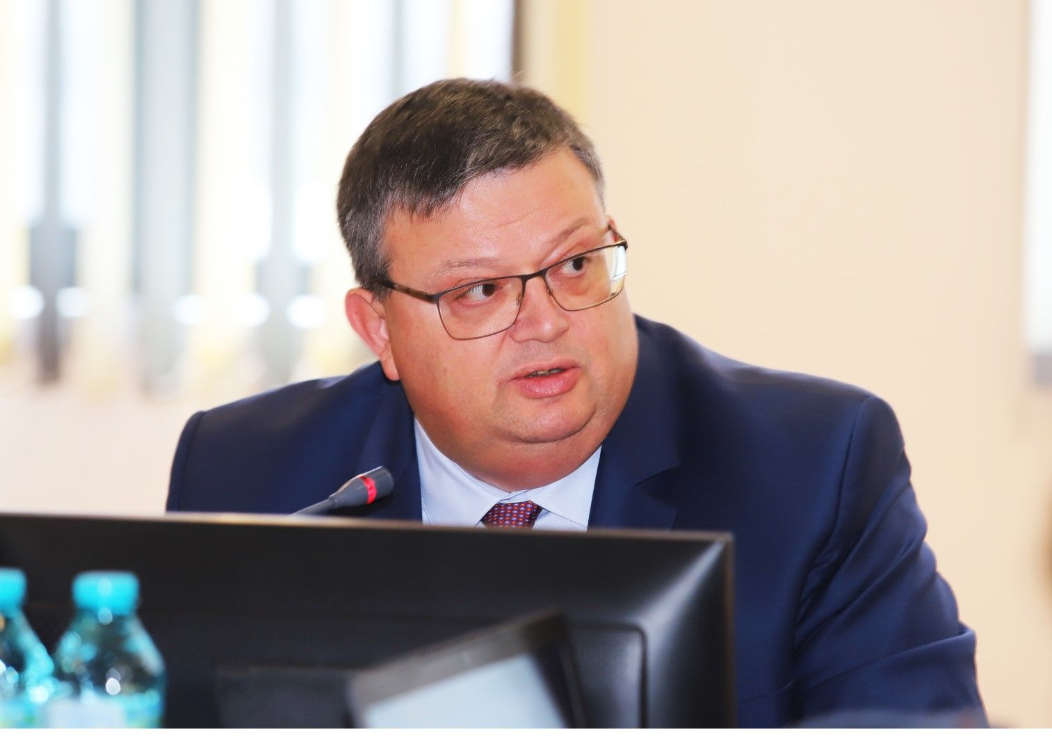 Позицията на БСП е обяснима, като политическа реакция в защита на член на парламентарната им група, каза Цацаров