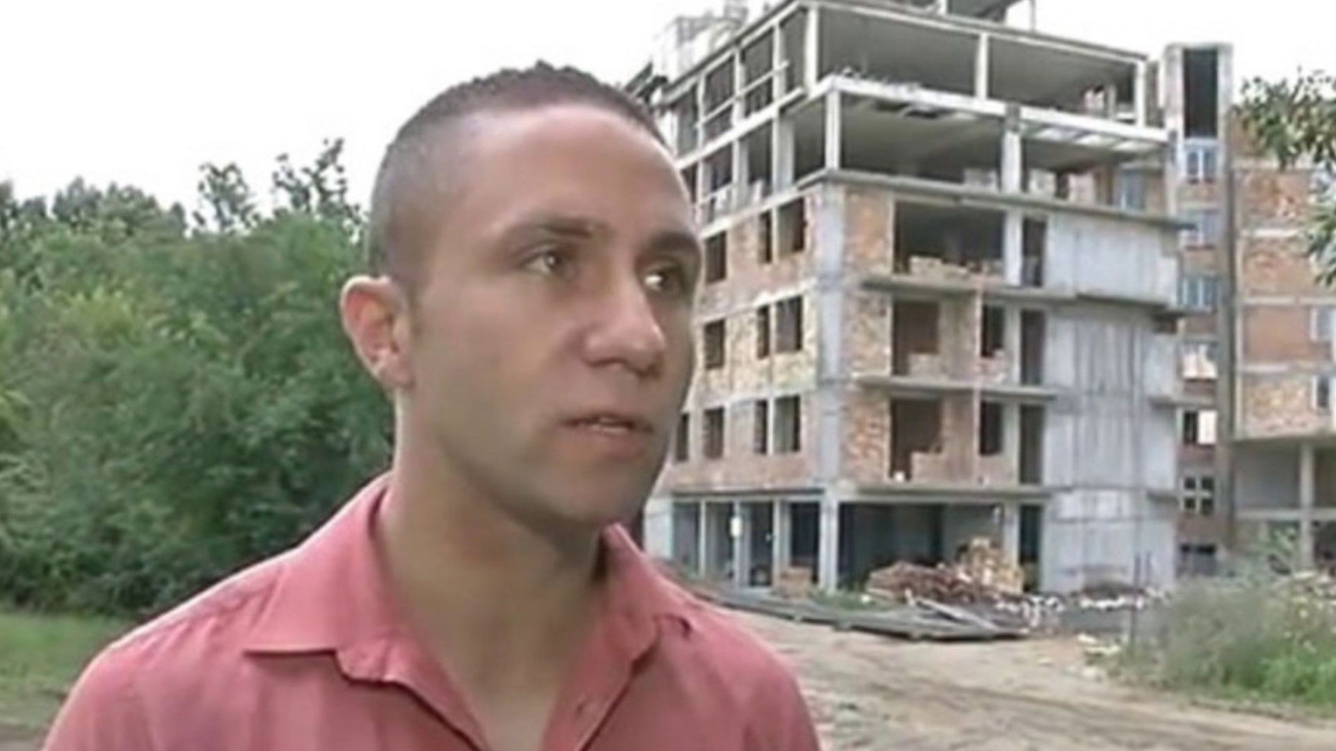 Служители на склад и шефът им посегнаха на нашия екип