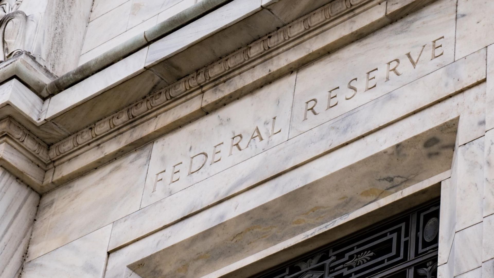 Федералният резерв на САЩ купува корпоративни облигации