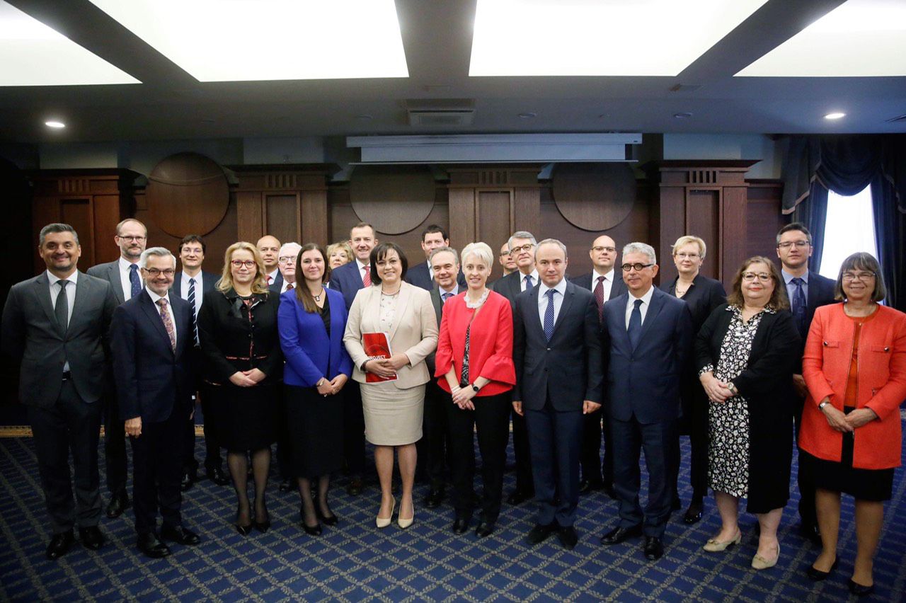 Председателят на НС на БСП Корнелия Нинова е имала среща с посланиците на страните-членки на ЕС