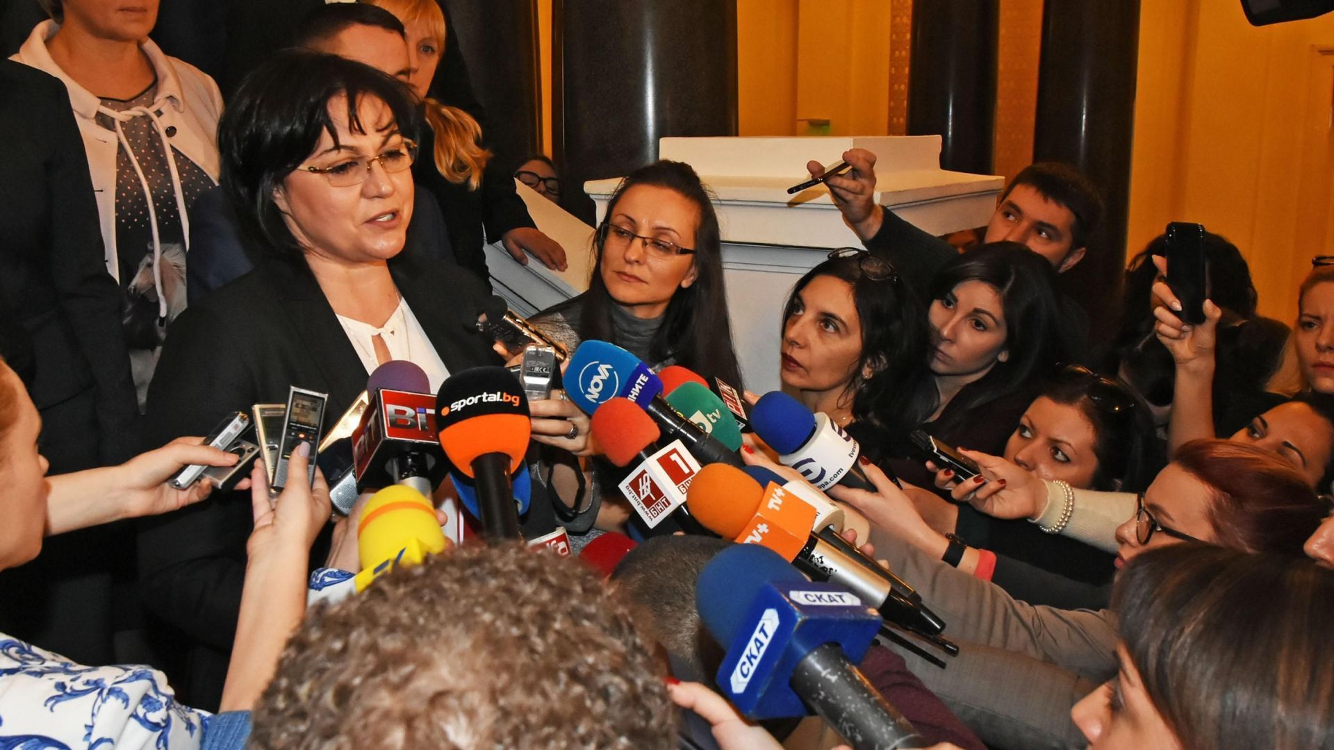 Председателят на БСП Корнелия Нинова внесе в Съвета за електронни