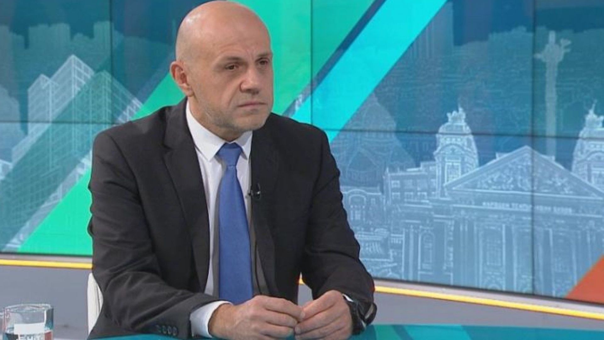 Томислав Дончев: Скандалът с апартаментите има потенциал да нанесе щети