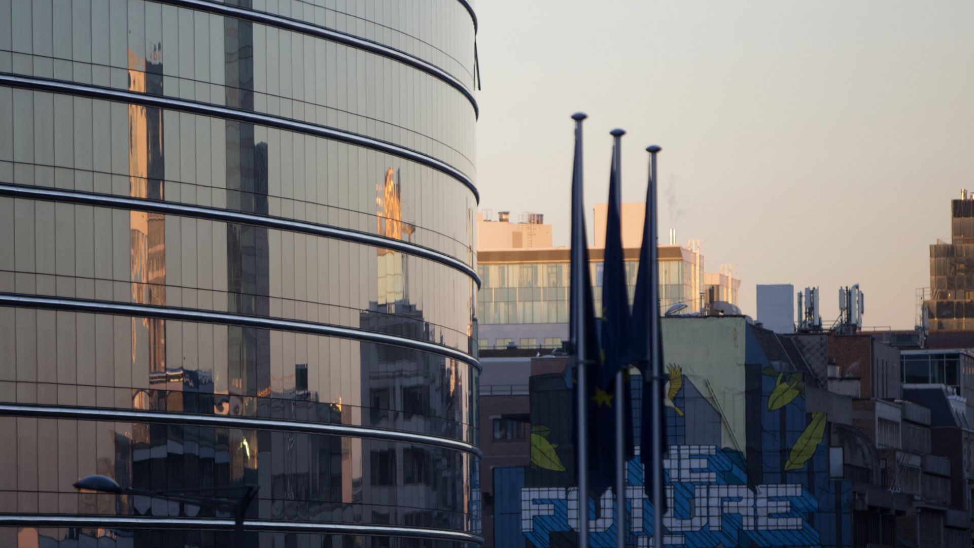 Служител на институциите на ЕС е признат за виновен от