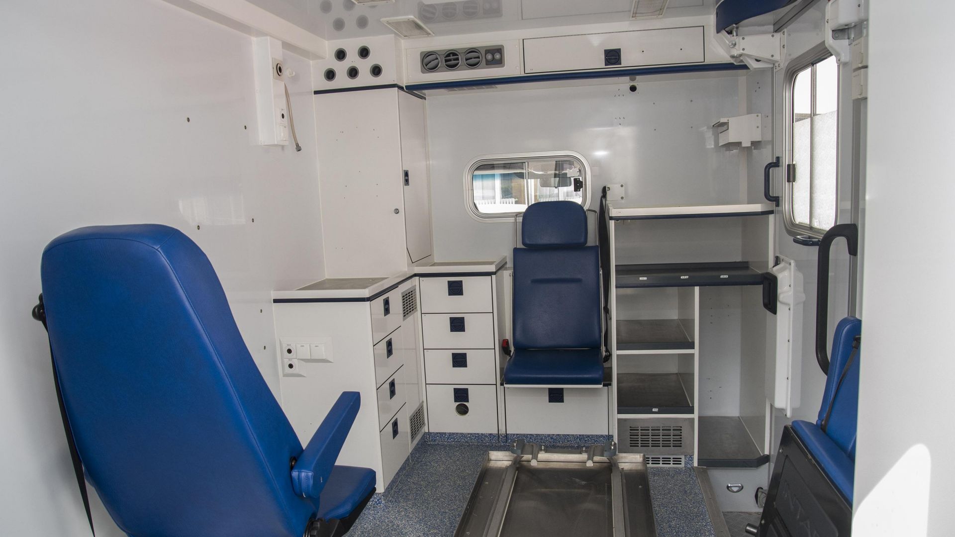 Автобус на градския транспорт пътуващ по шеста линия катастрофира на