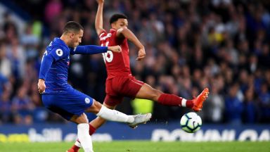 Азар пак шамароса Ливърпул, но късен шедьовър измъкна "червените"