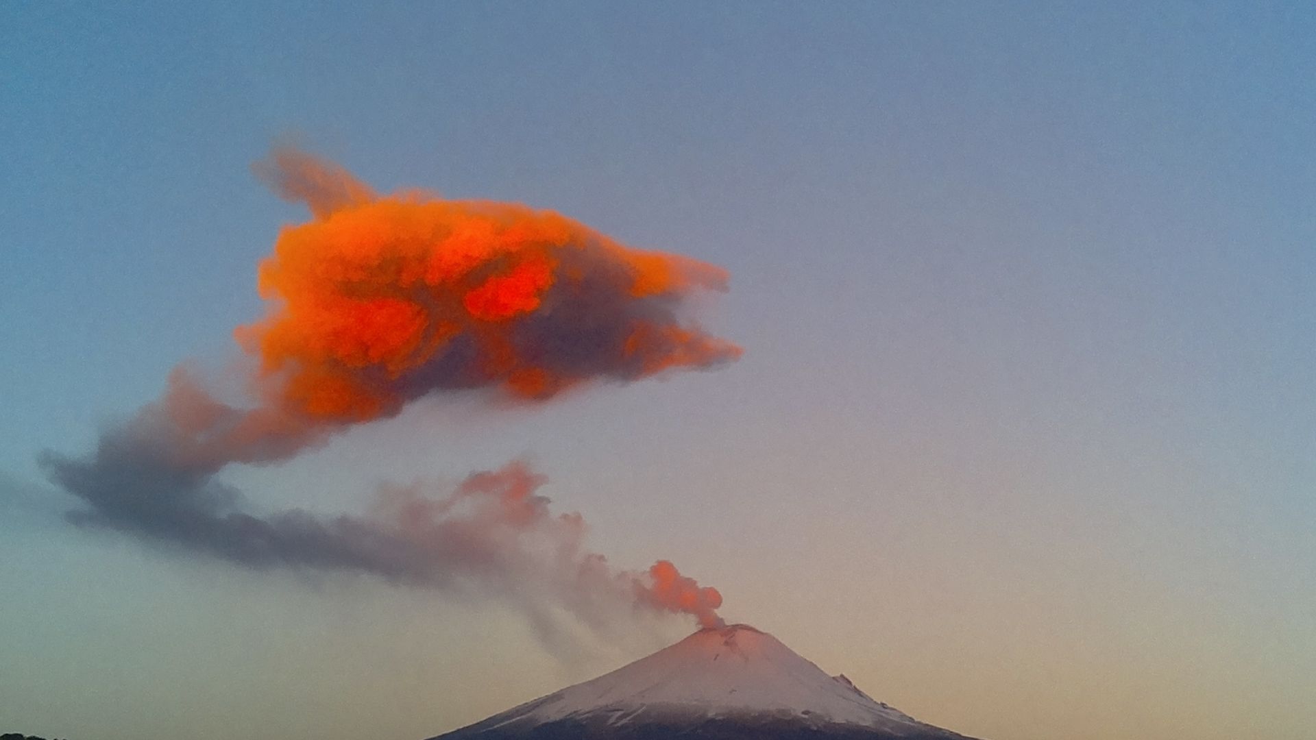 Изригна мексиканският вулкан  Попокатепетъл