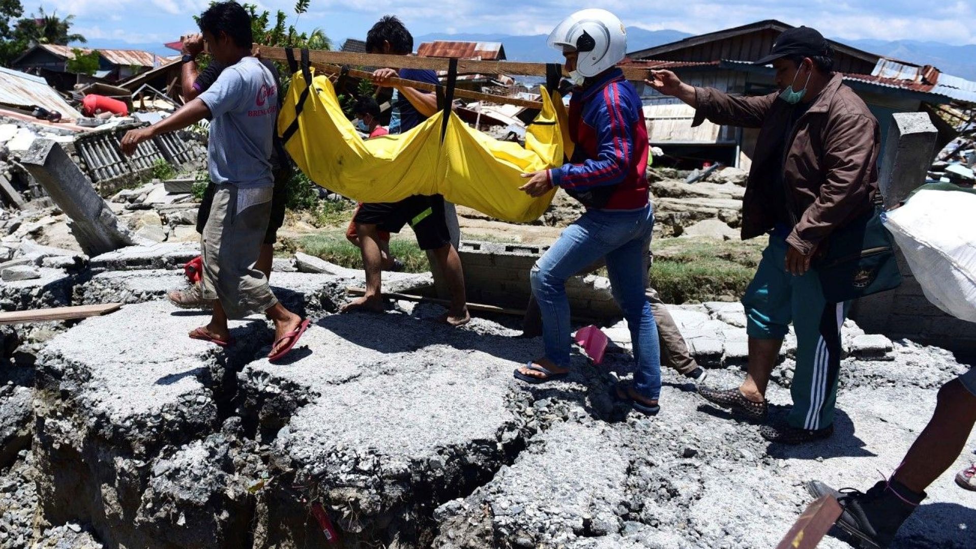 Жена беше спасена от рухнала хотелска сграда повече от 48