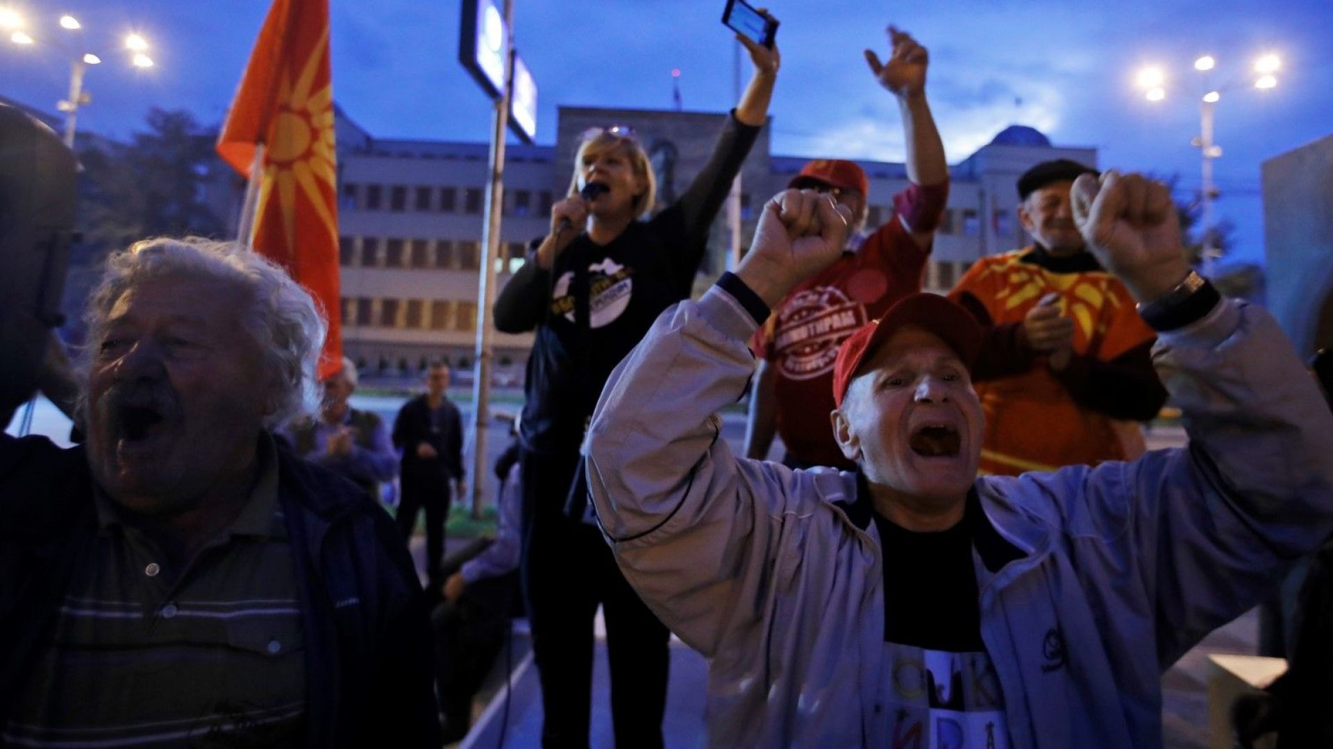 В 19 00 часа 20 00 часа българско време избирателните секции в