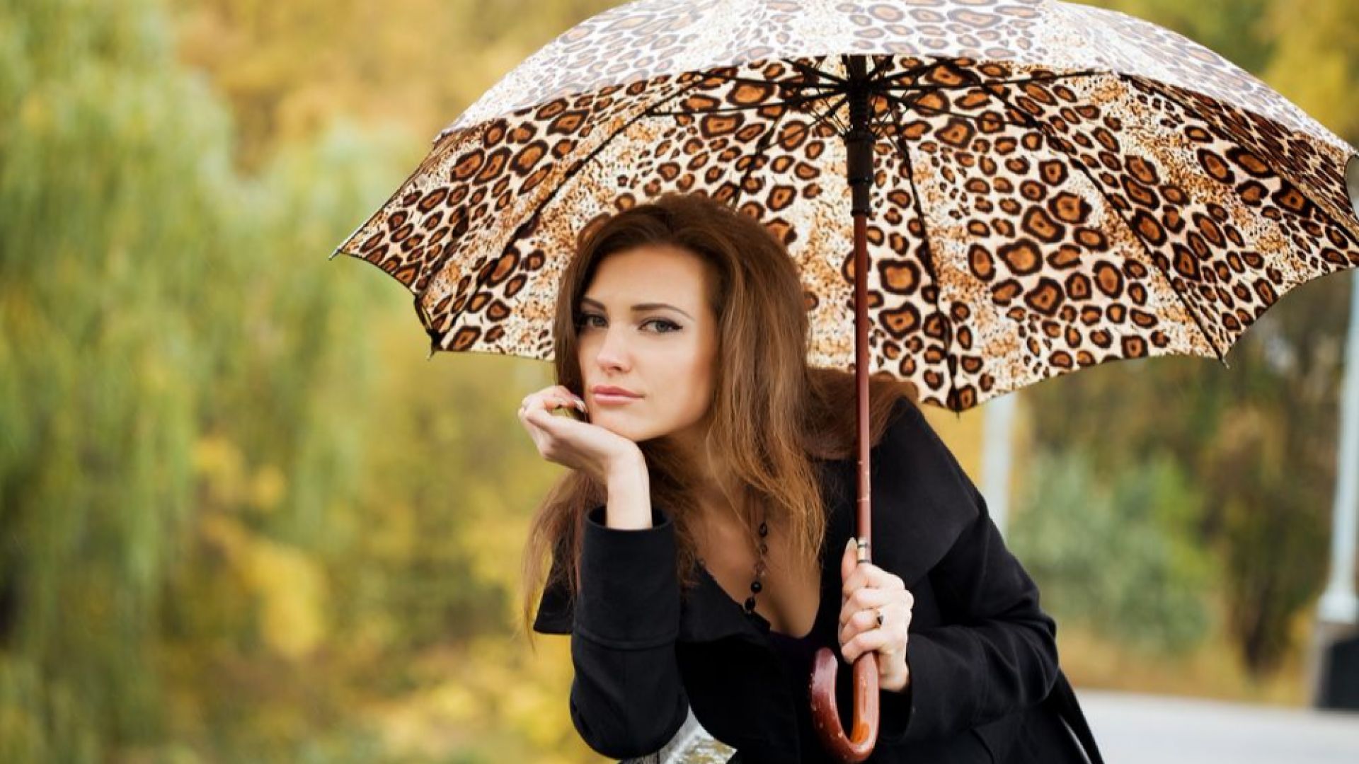 Девушка с красивым зонтиком