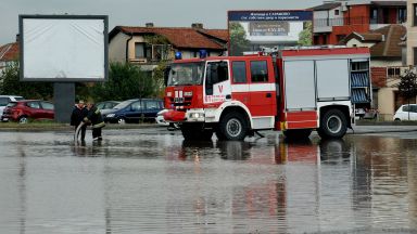 МОСВ обяви опасност от бедствия. Червен и оранжев код за проливни дъждове в половин България