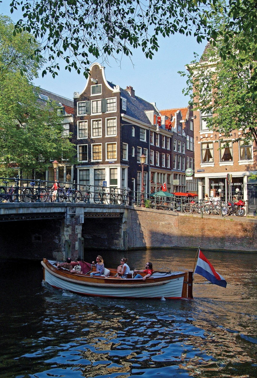 Амстердам забранява Airbnb в три квартала