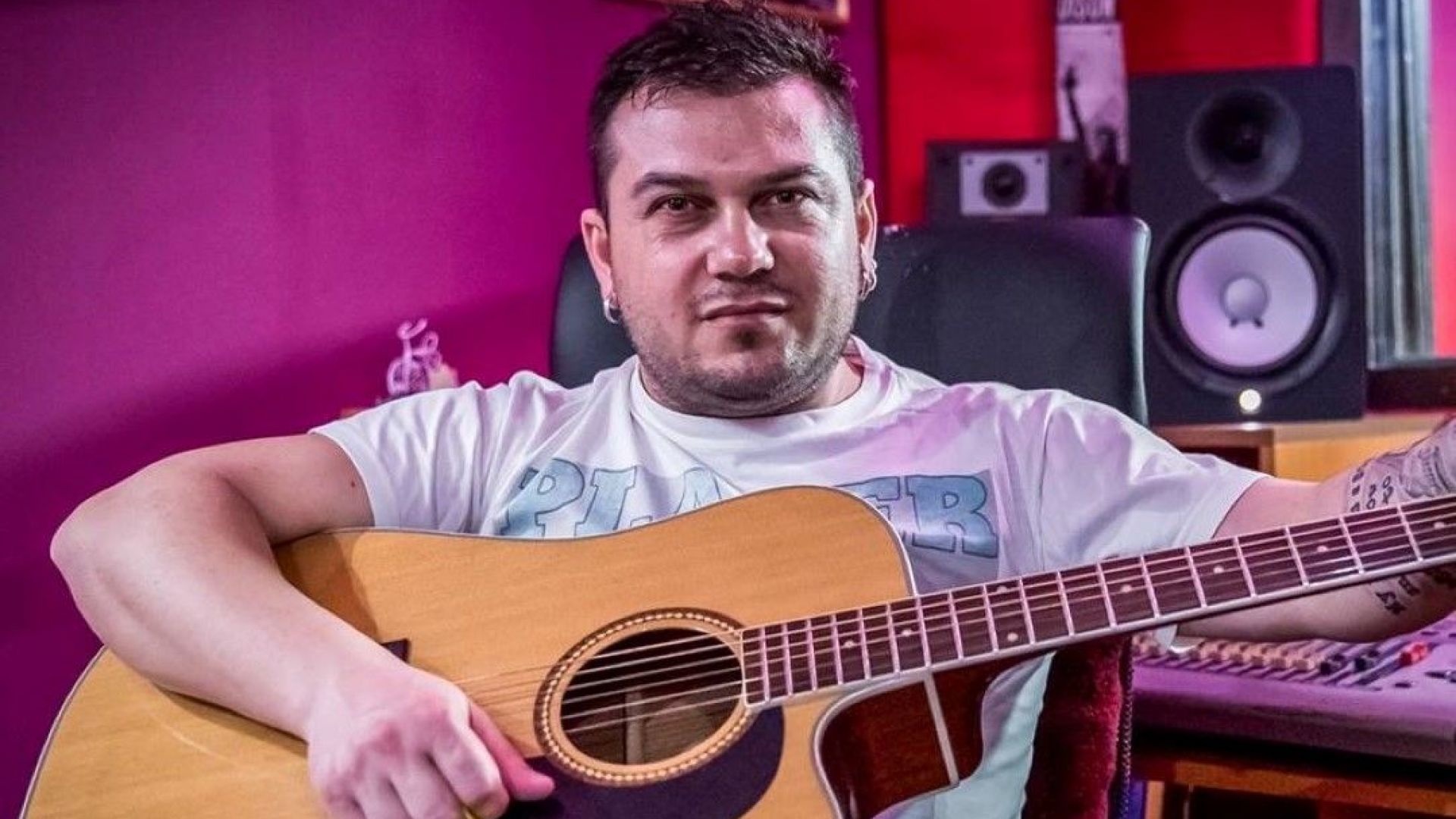 32 годишният Павел Дюлгерски китарист на рок група Каталог който