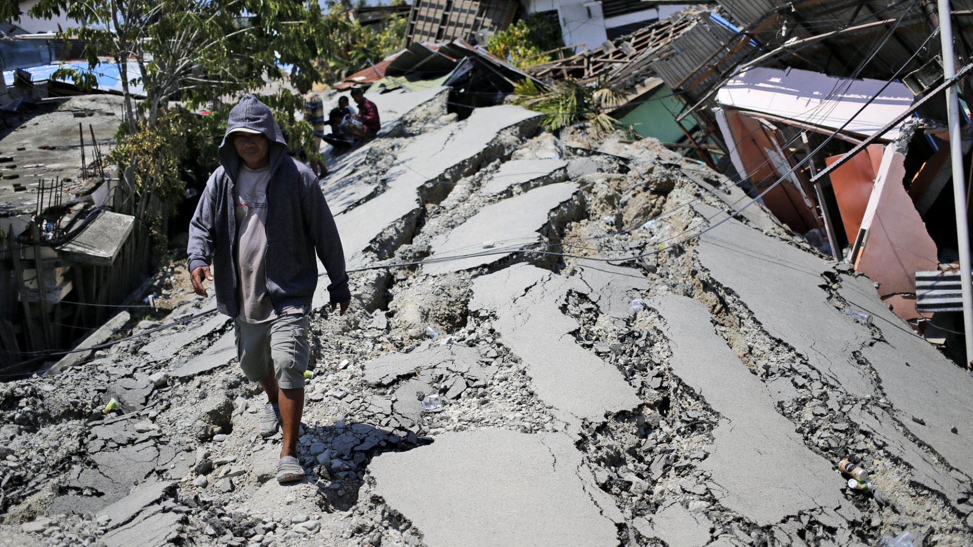 Според индонезийската агенция за борба с природните бедствия броят на