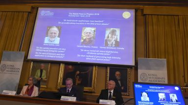 Трима с Нобелова награда за физика, за първи път от 55 г. жена получава такъв приз