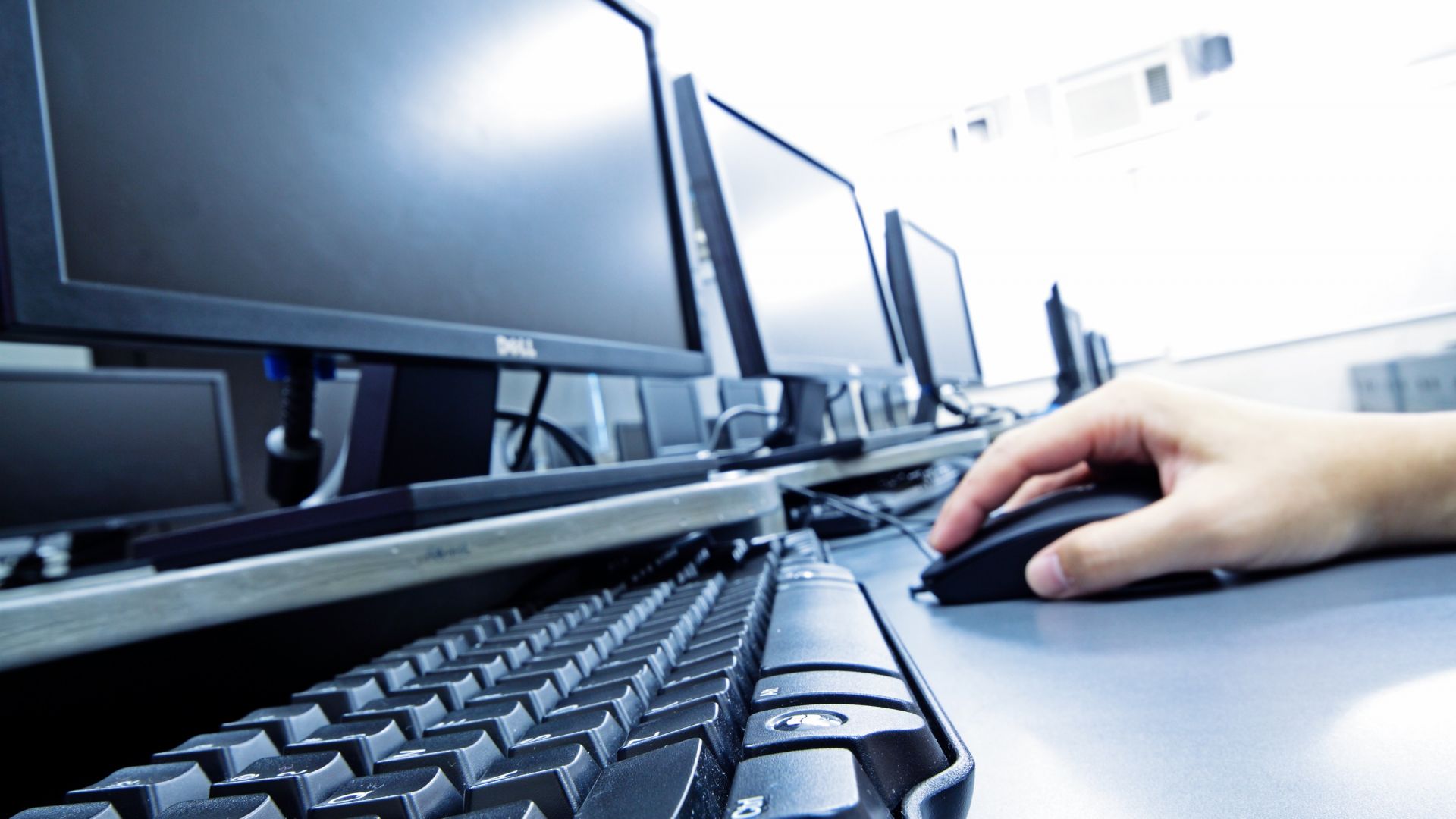 За втора поредна година стартират обученията по професията Приложен програмист