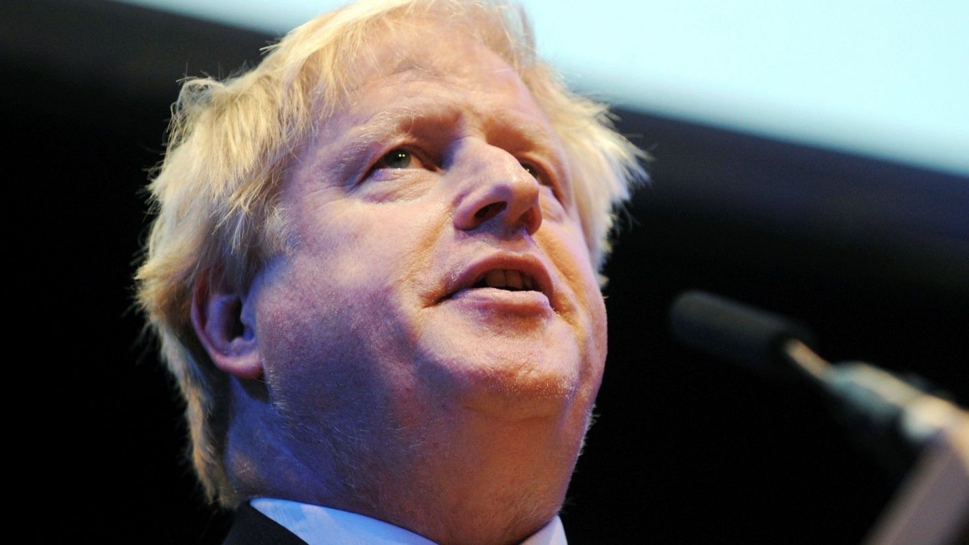 Бившият британски външен министър Борис Джонсън отправи днес предизвикателство към