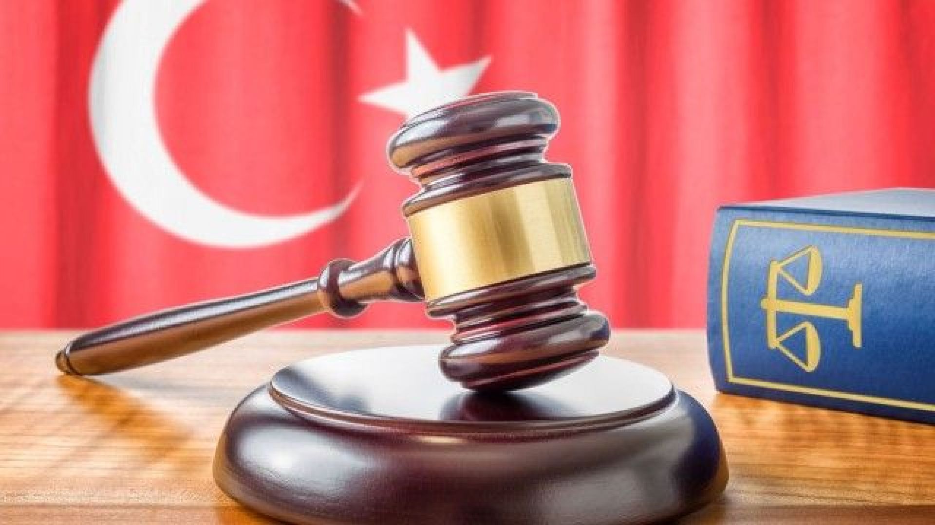 16-годишен турски ученик влиза в затвора, защото целунал 13-годишна