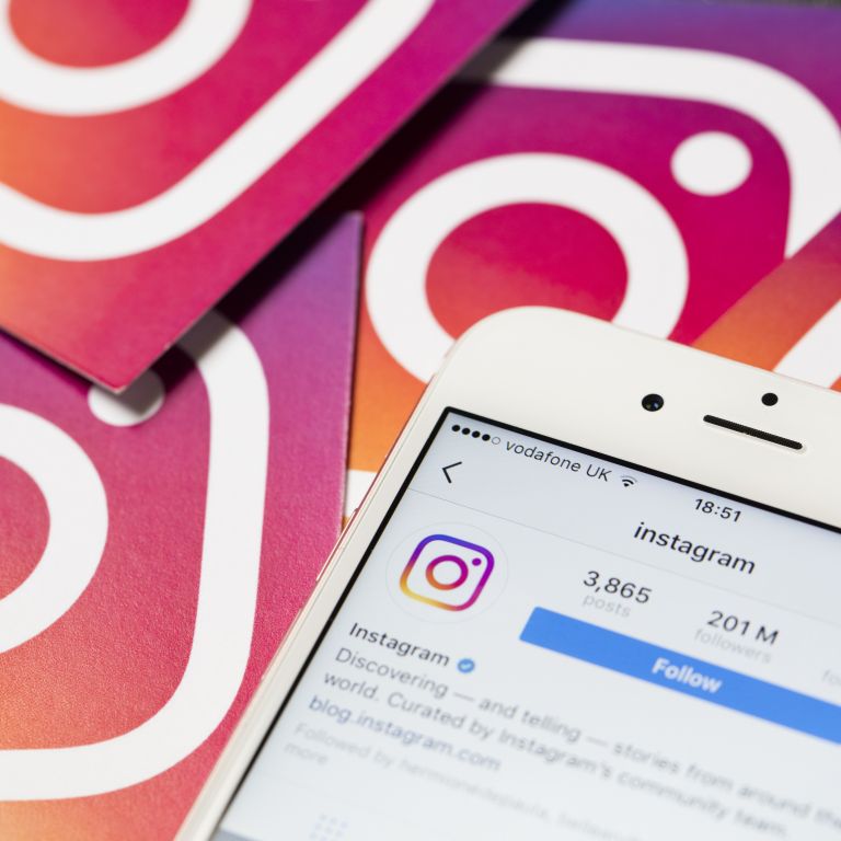 Потребители на Instagram се оплакват от масови блокирания на акаунти