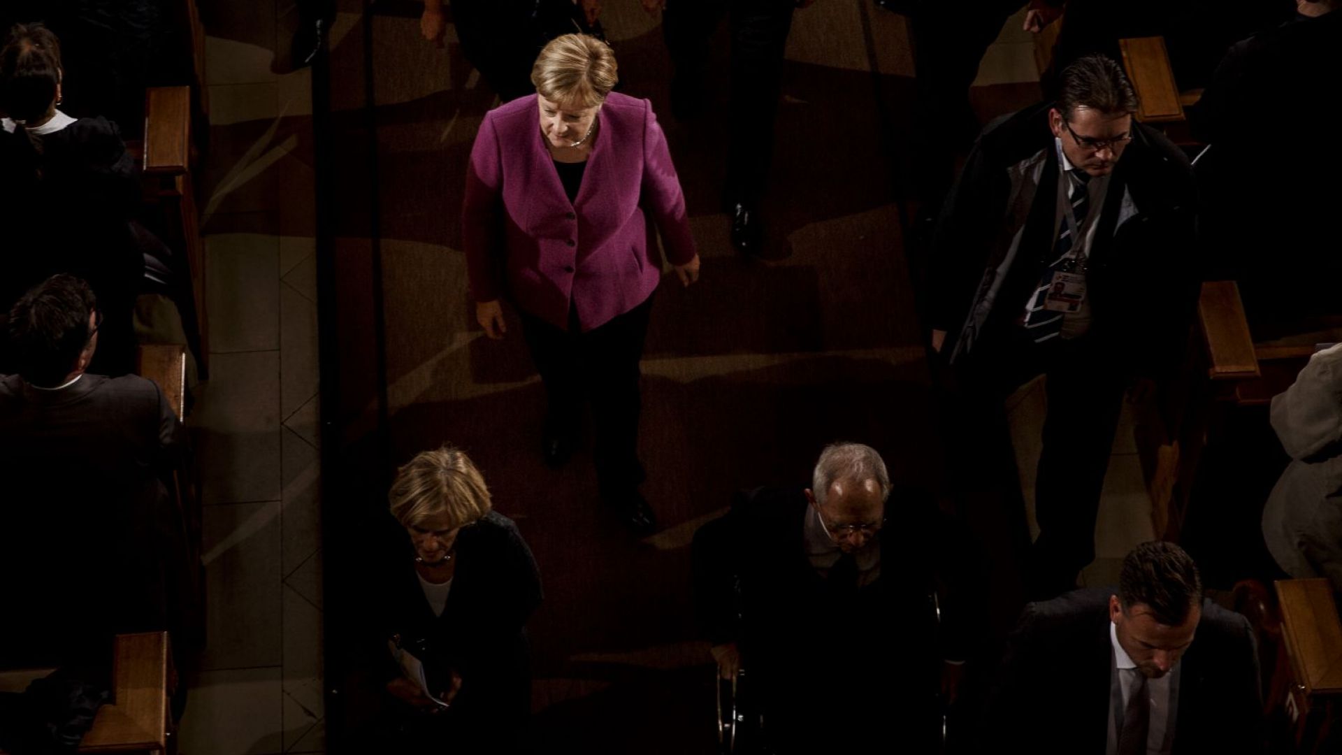 Ангела Меркел навлиза в своя залез след 13 години като