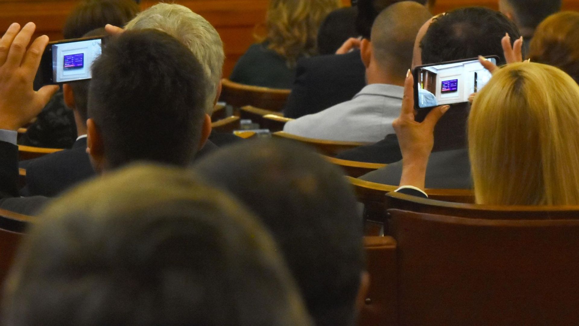 Парламентът днес ще гласува вота на недоверие към кабинета Борисов