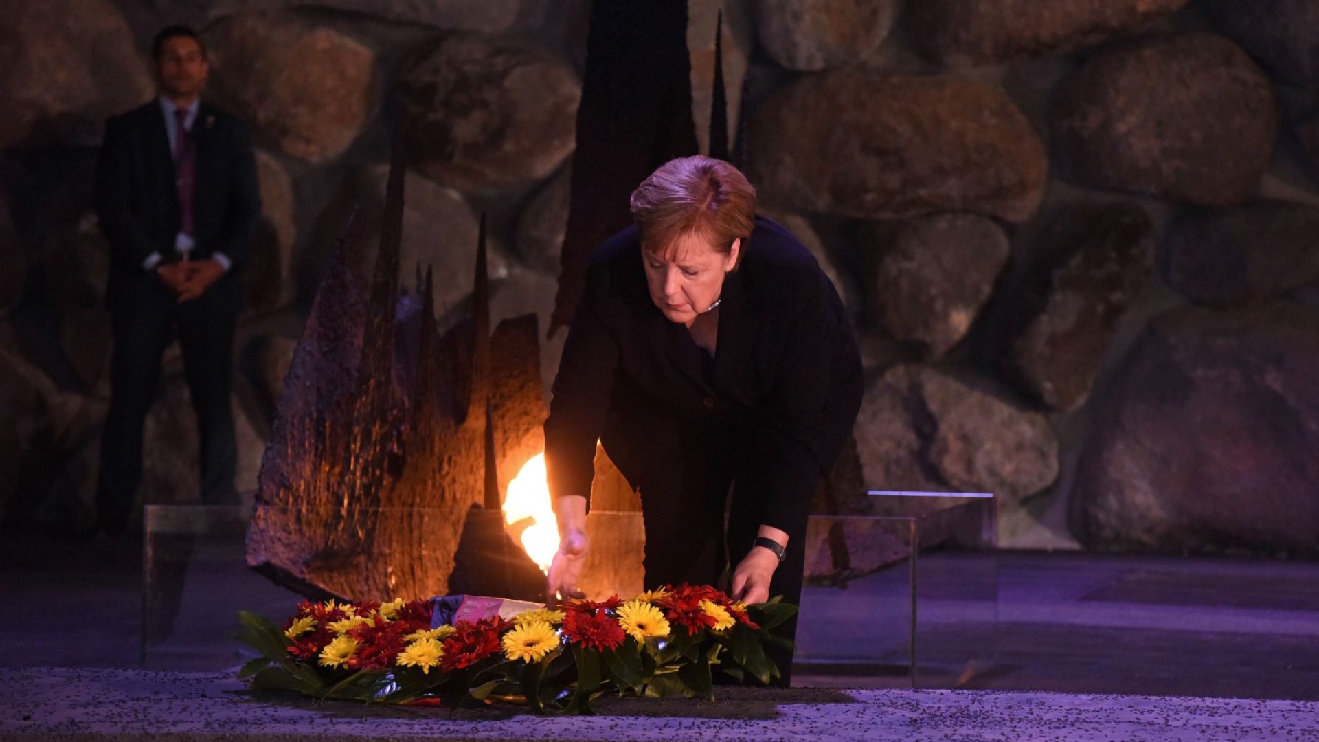 Меркел пред мемориала на жертвите на Холокоста: Германия винаги ще има задължение
