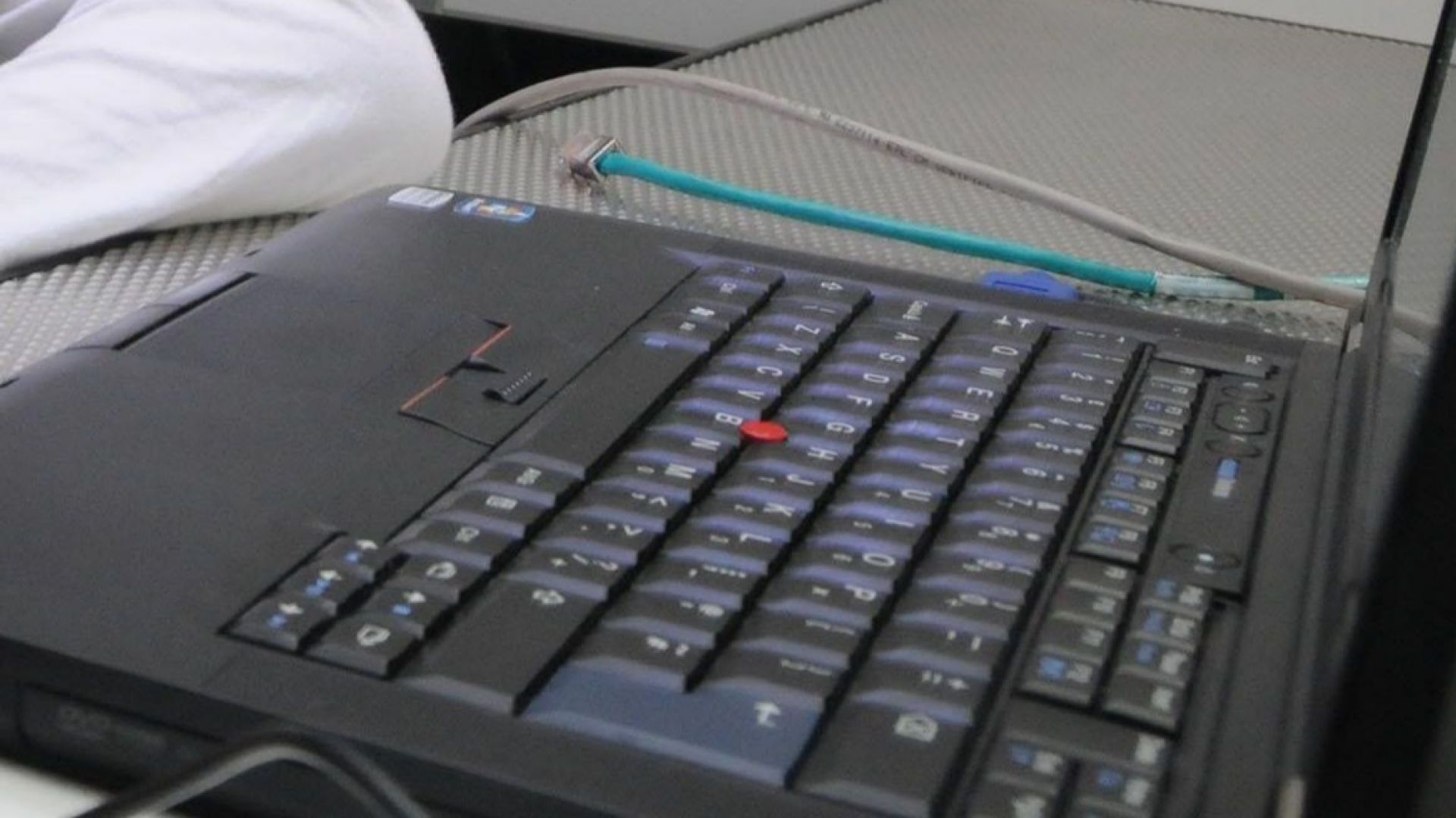 Офисът на НАП в Русе дари компютърна техника на 3