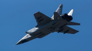 Руски изтребител МиГ-31 прехванал норвежки самолет над Баренцово море