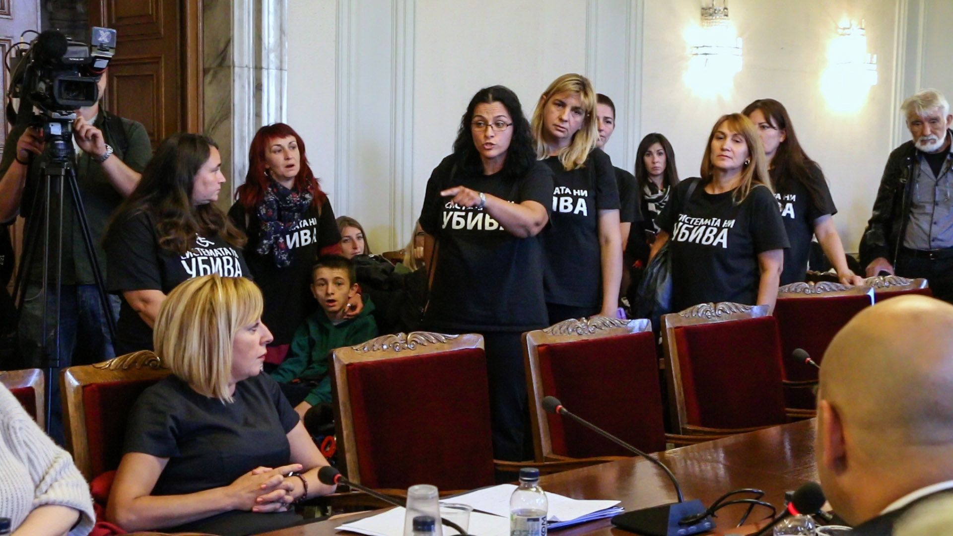 Със скандал и фиаско приключи срещата на майките на деца