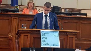 Депутатът със сричките: Човешко е да се греши, владея 2 езика и мога да чета (видео)