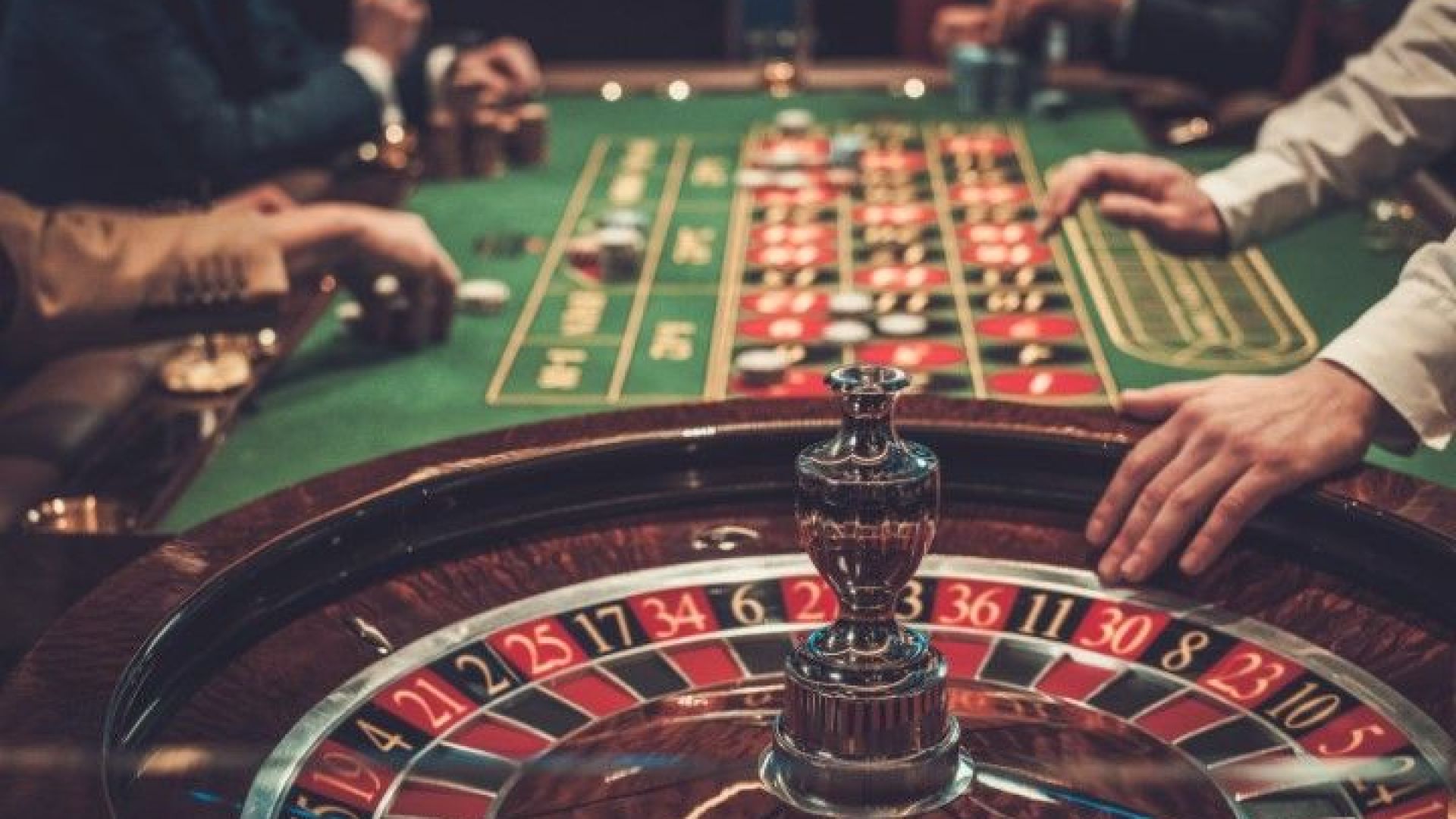 Разкриха обира на казиното в Пловдив: Крупие и хасковлия с 13 присъди са извършилите