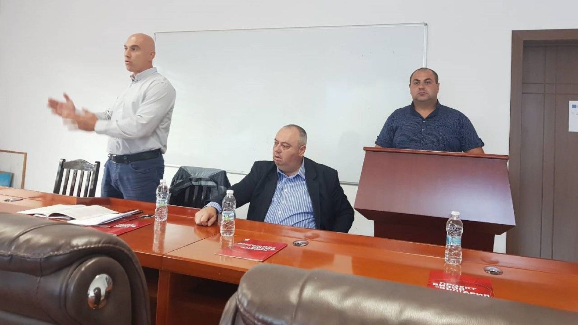 Ние сме от розоберачески край Ниската изкупна цена на розите