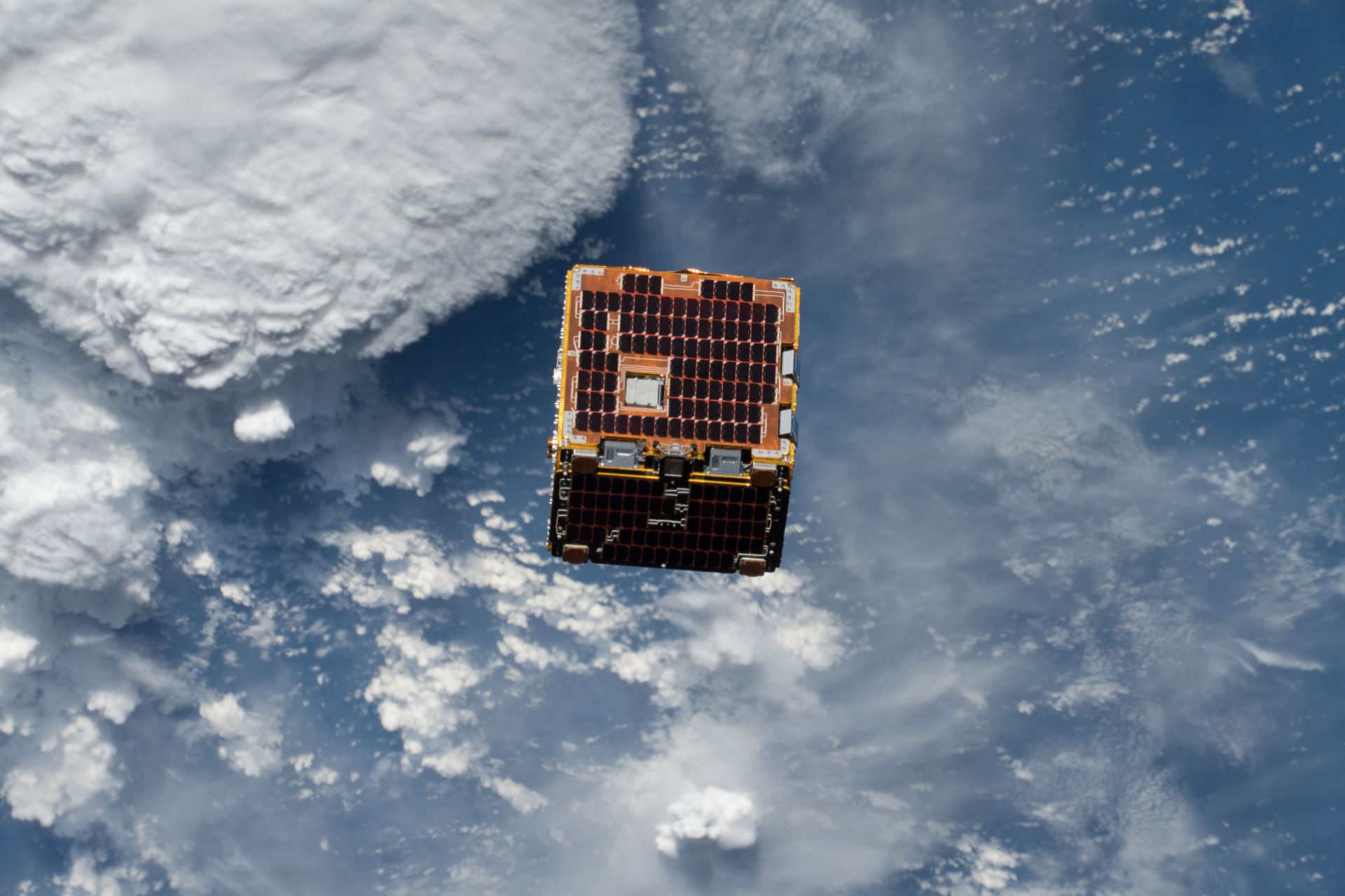 Мини-сателитът CubeSat