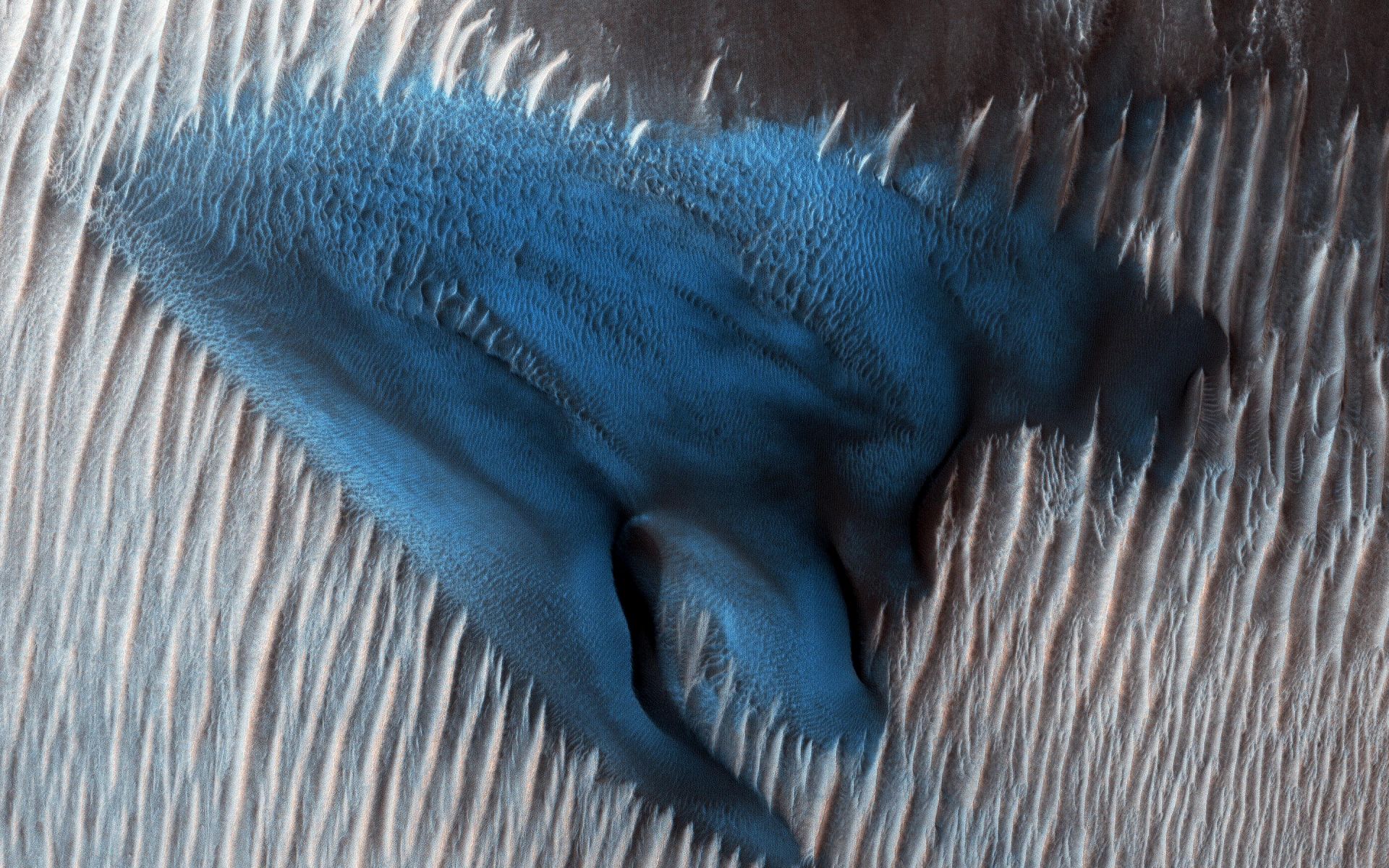 Черна дюна на Марс