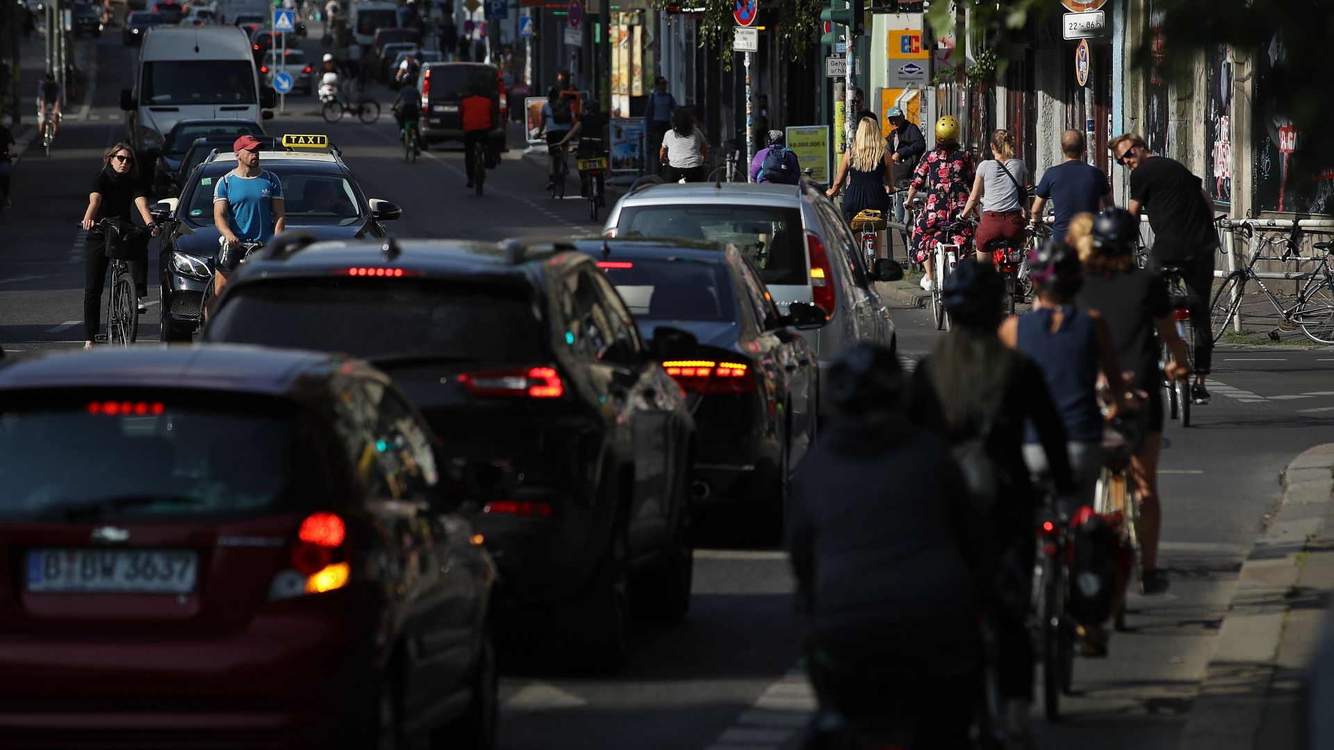 Местните власти в Берлин обмислят да въведат забрани за движение