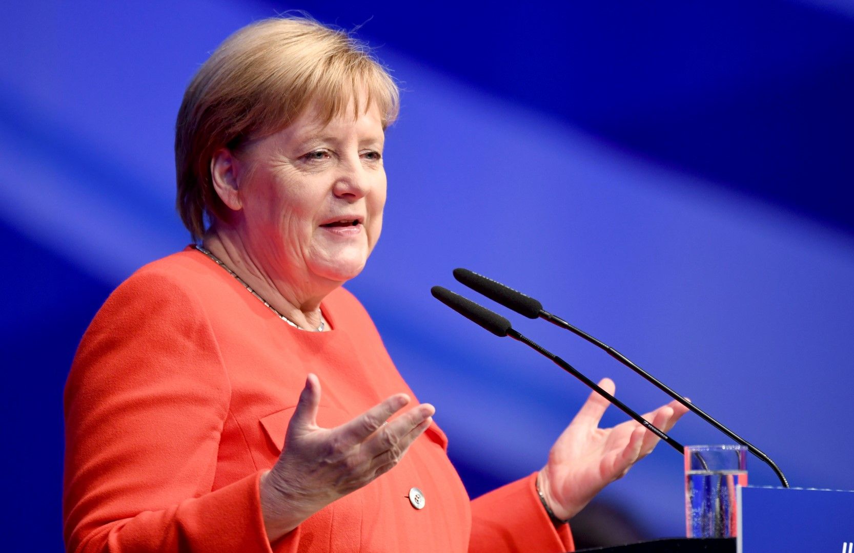 Сделките са сключени преди старта на 4-тия мандат на Меркел
