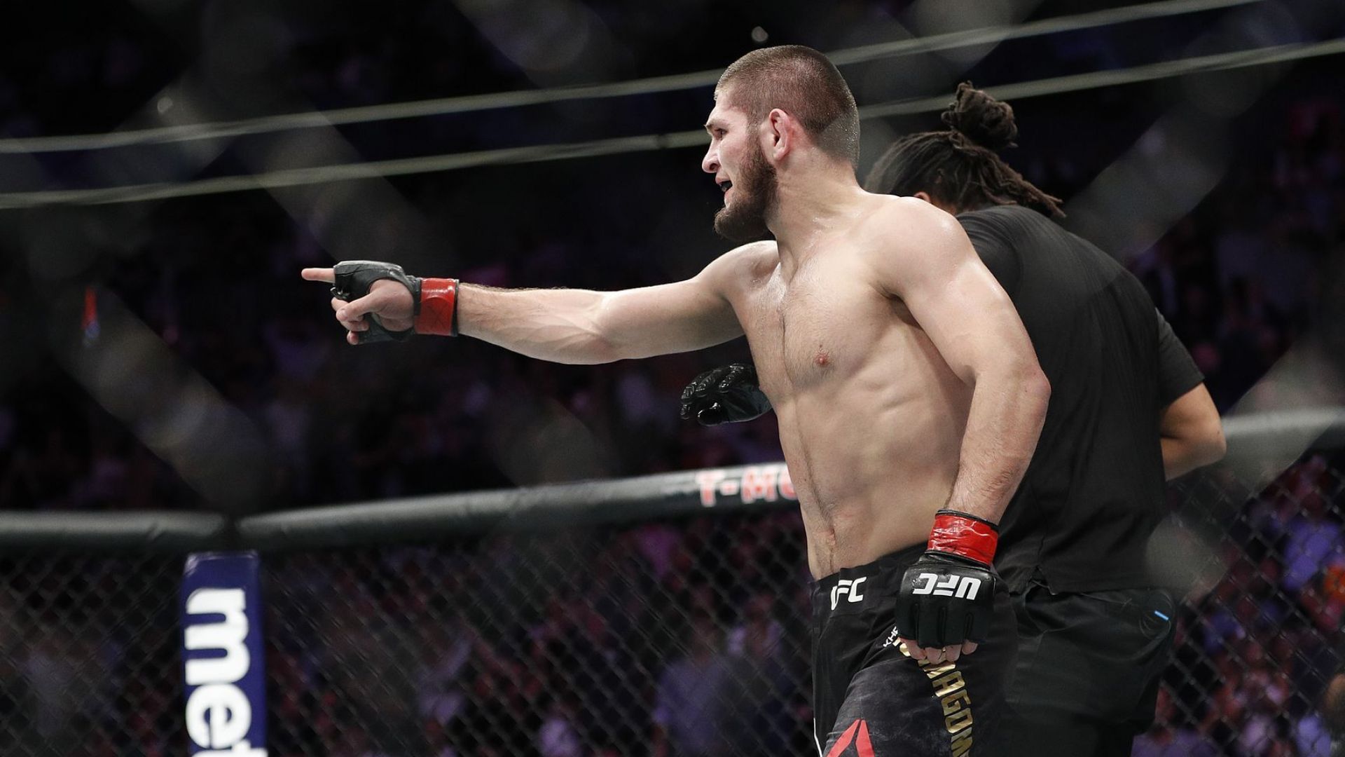 UFC отложи куп големи битки, но не и следващия мач на Хабиб